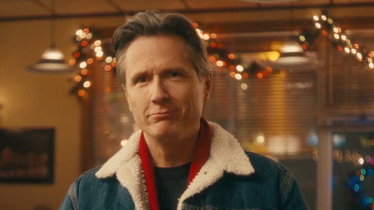 Simon Olivier Fecteau dans la publicité de Belair Direct diffusée pendant le Bye Bye 2025