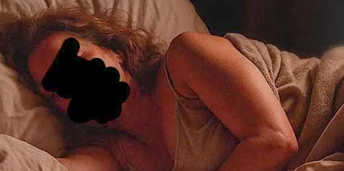 Femme endormie dans le reportage d'Urbania