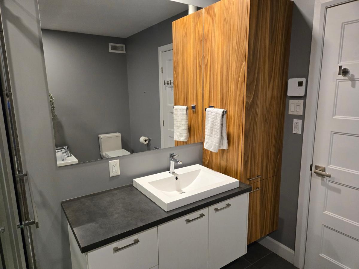 Détail de la douche et des finitions
