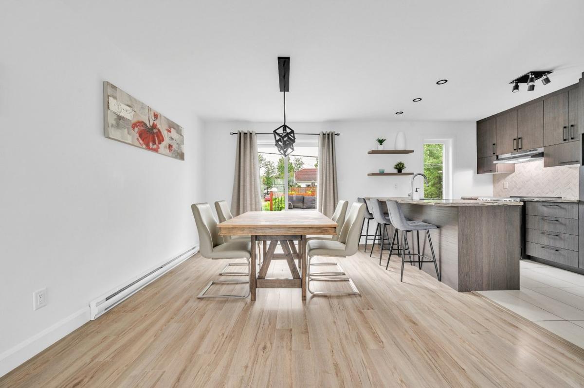 Salle à manger ouverte sur la cuisine