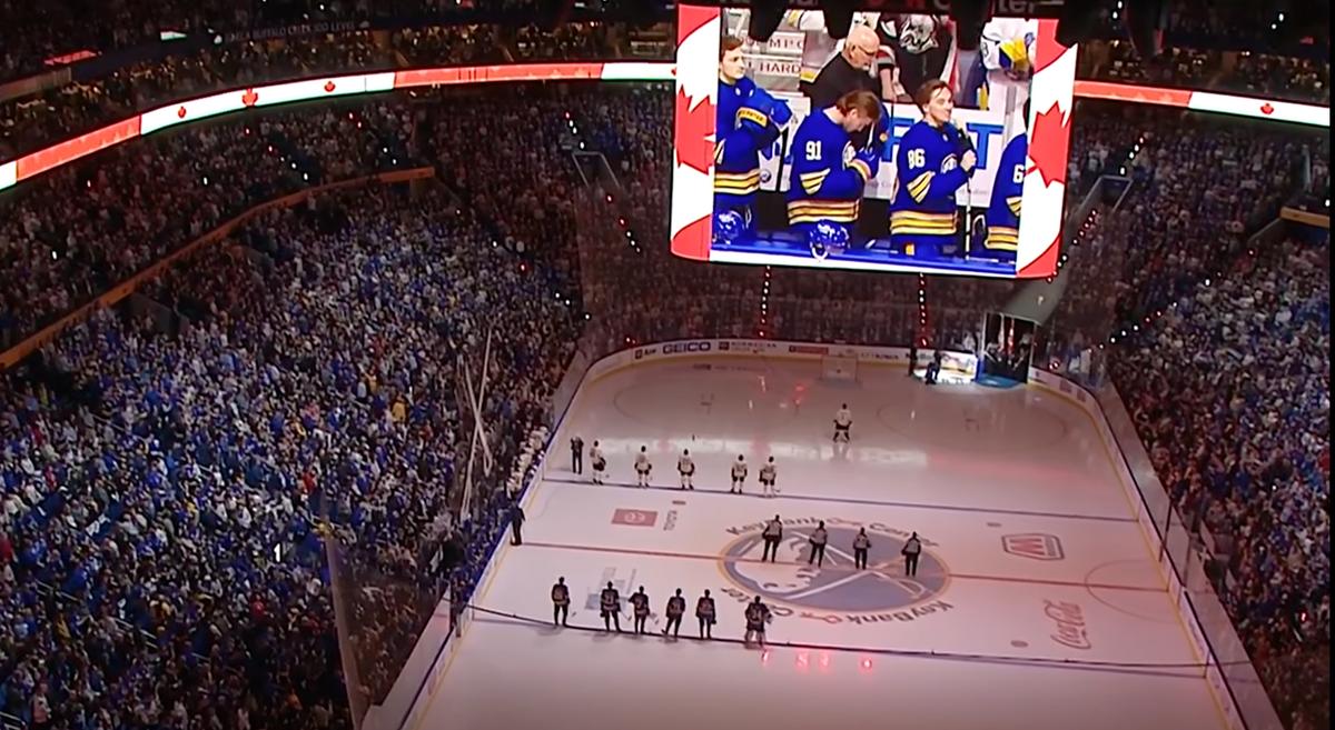 Interprétation de l'hymne du Canada au KeyBank Center