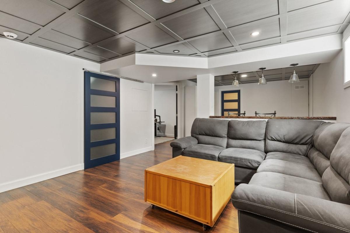 Grande salle familiale au sous-sol