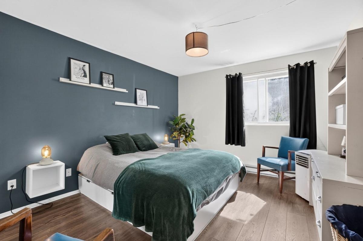 La chambre principale, spacieuse et lumineuse