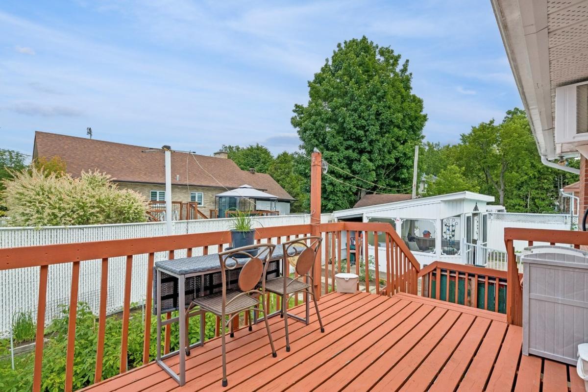 Terrasse et balcon donnant sur la cour