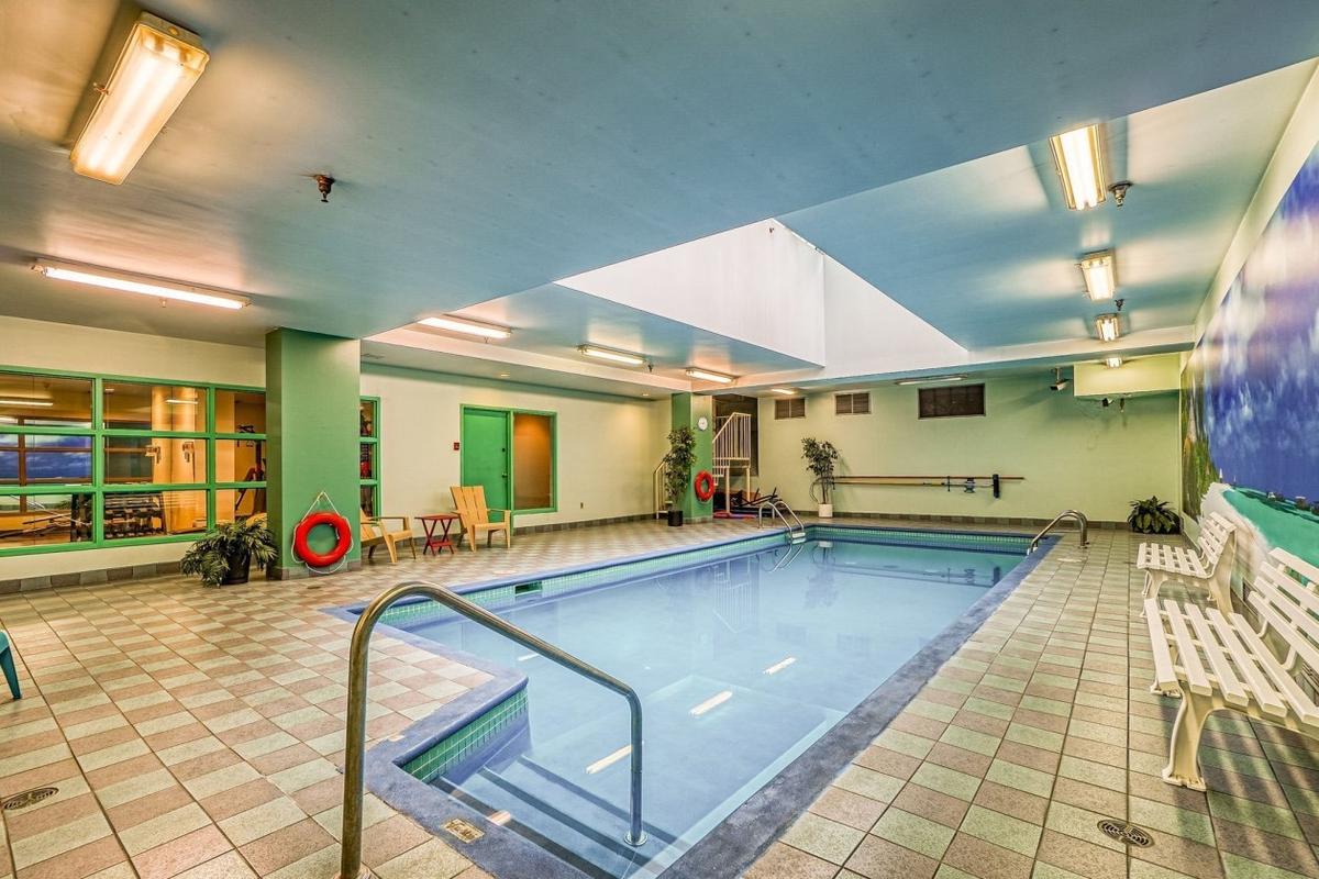 Autre vue de la piscine