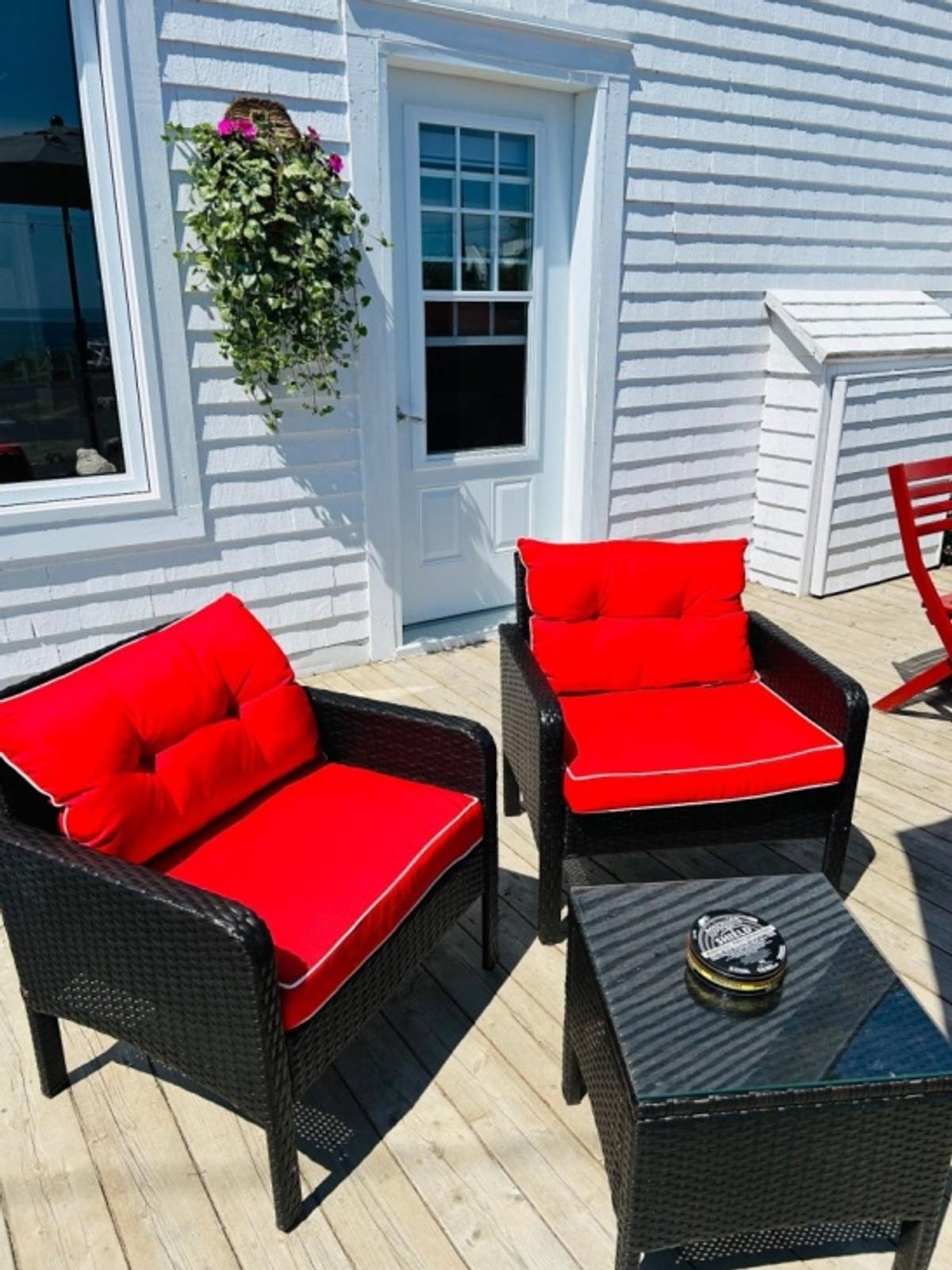 Terrasse et vue extérieure