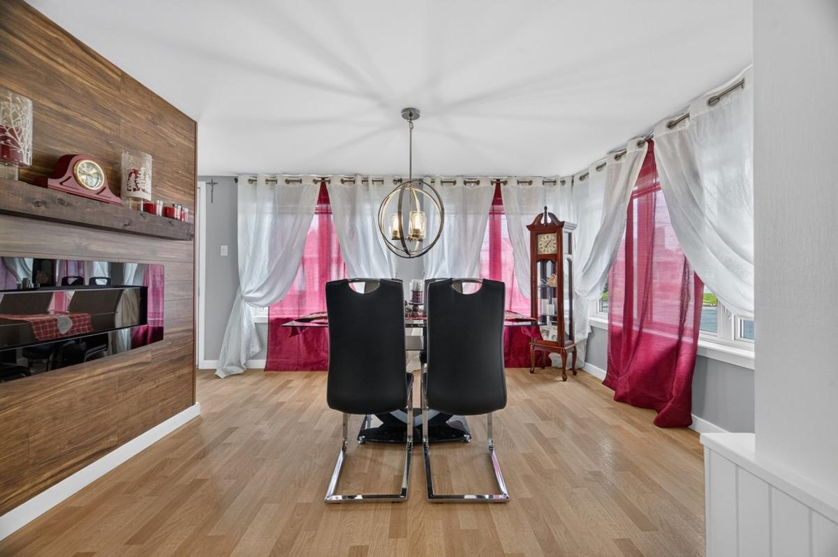 Salle à manger vue sous un autre angle