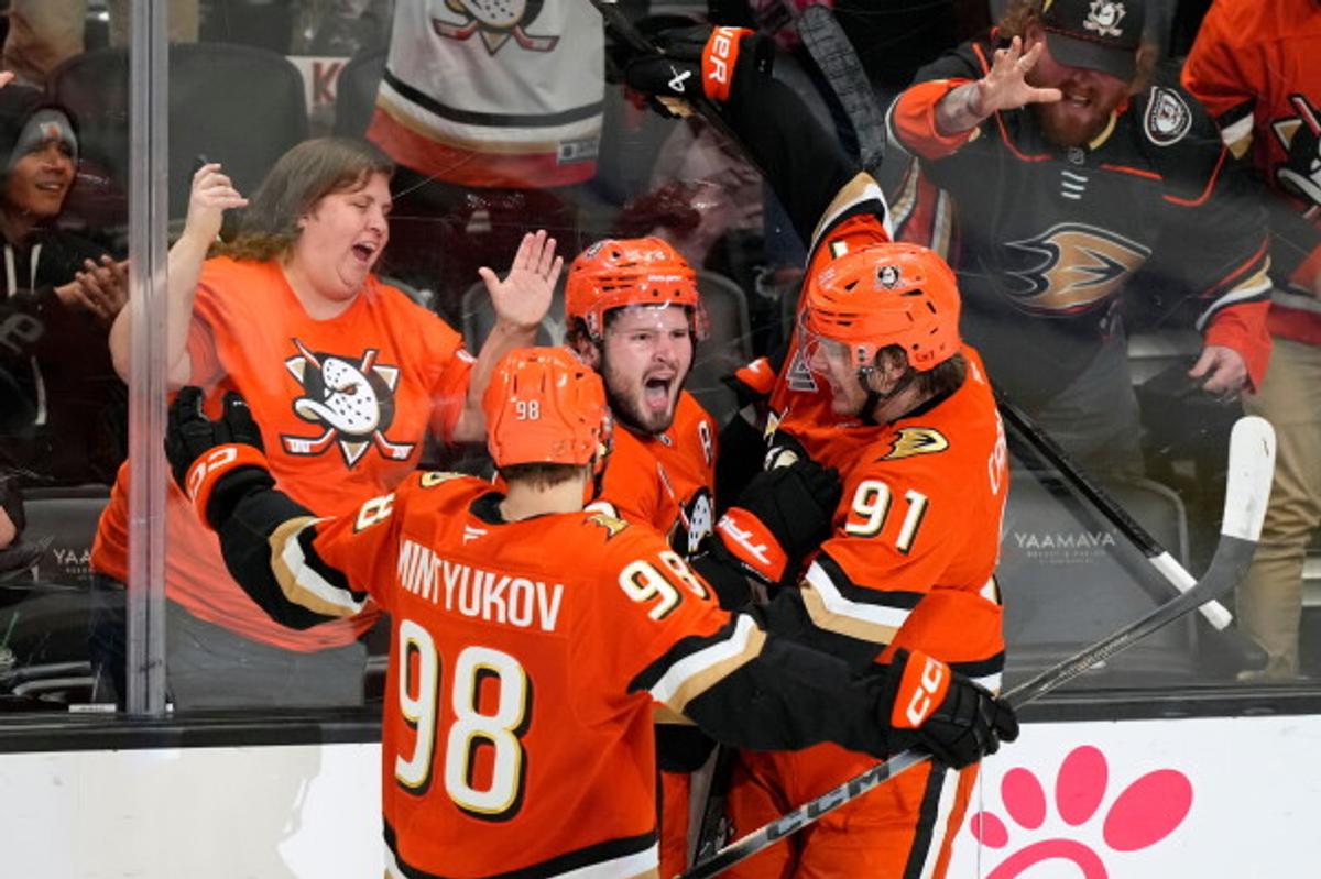 Pavel Mintyukov and Leo Carlsson