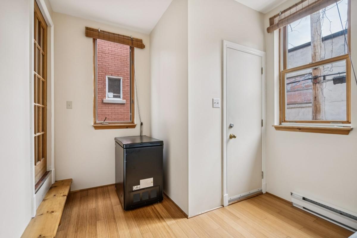 Chambre avec belle fenestration