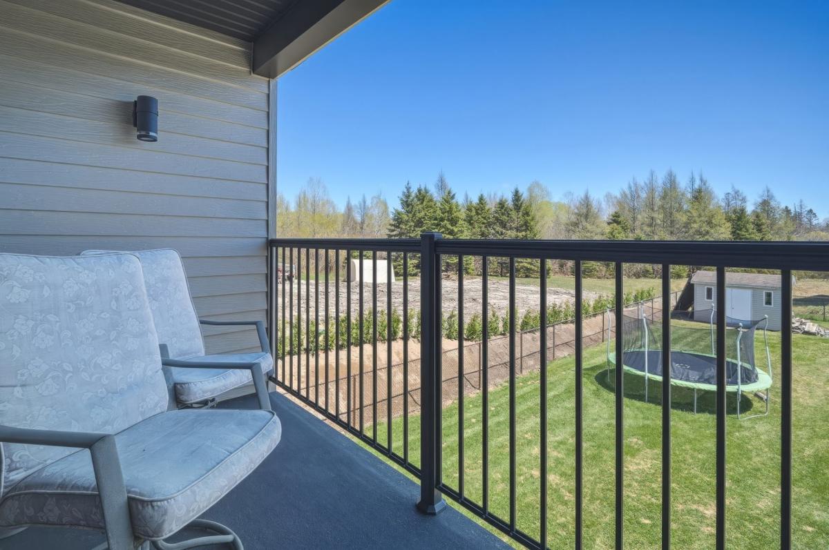 Terrasse arrière donnant sur la cour