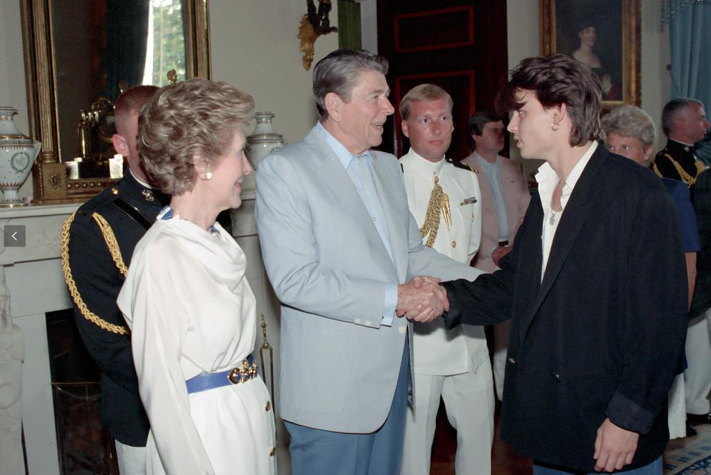 Johnny Depp avec le Président Ronald Reagan en 1988