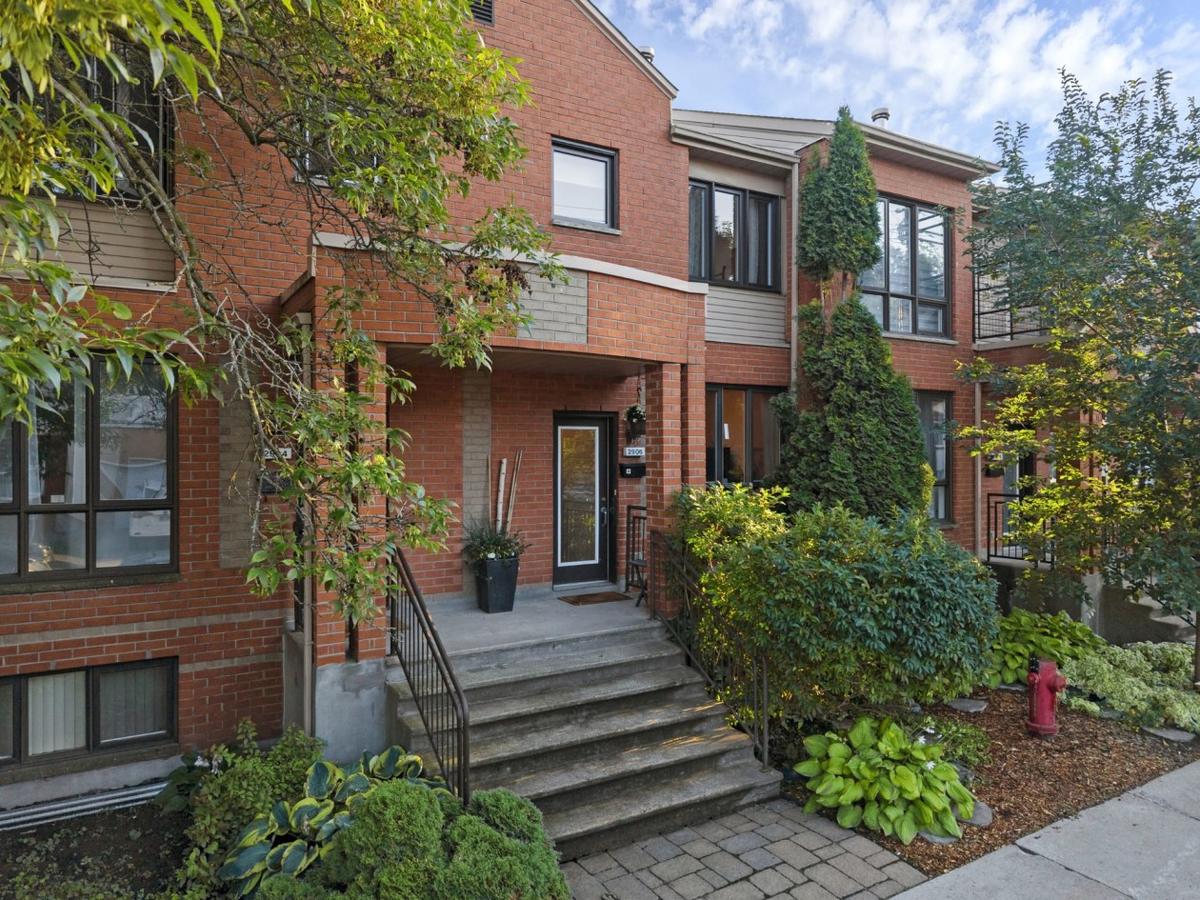 Façade de la maison en rangée sur la rue Duchesneau