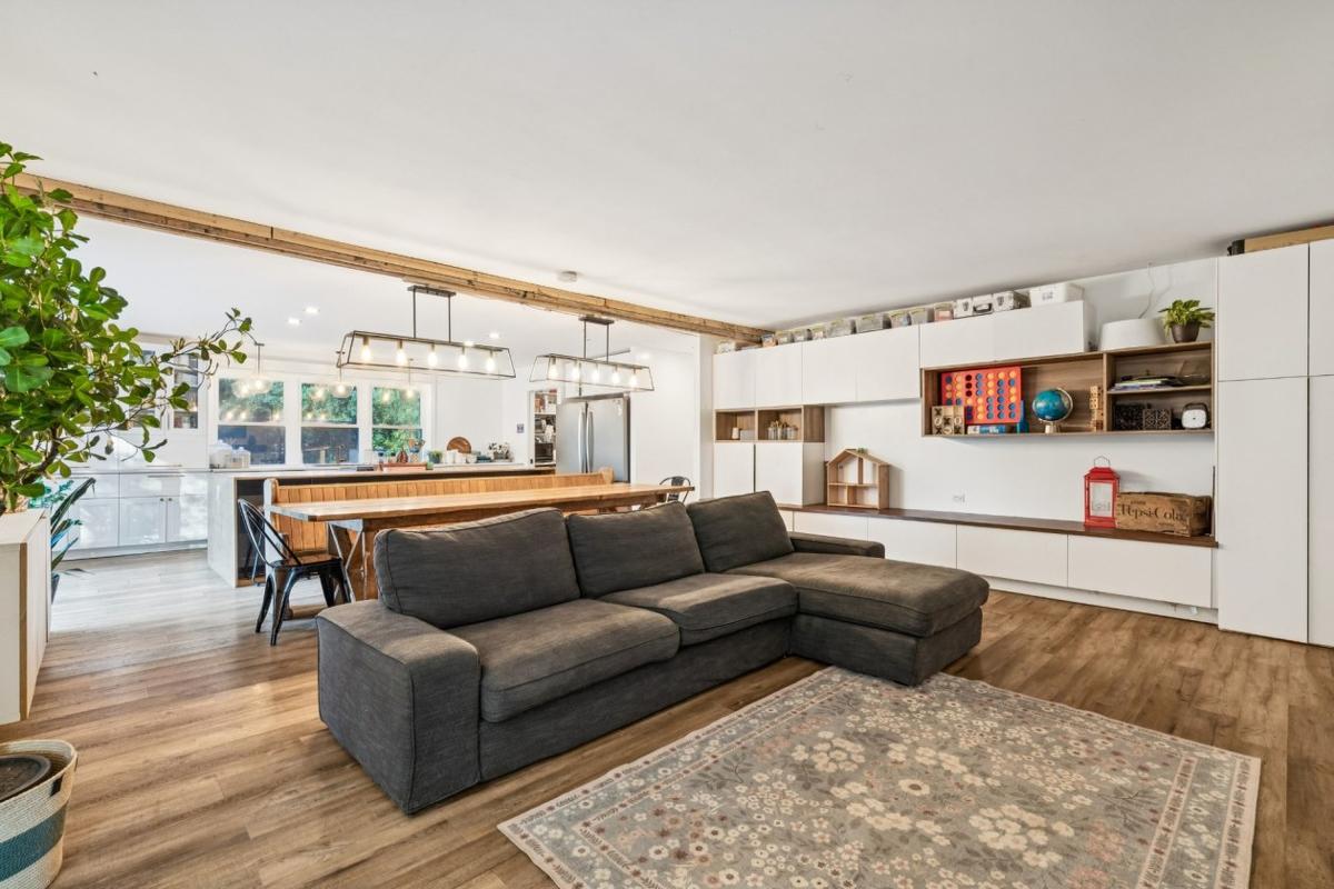 Le salon, vaste et confortable