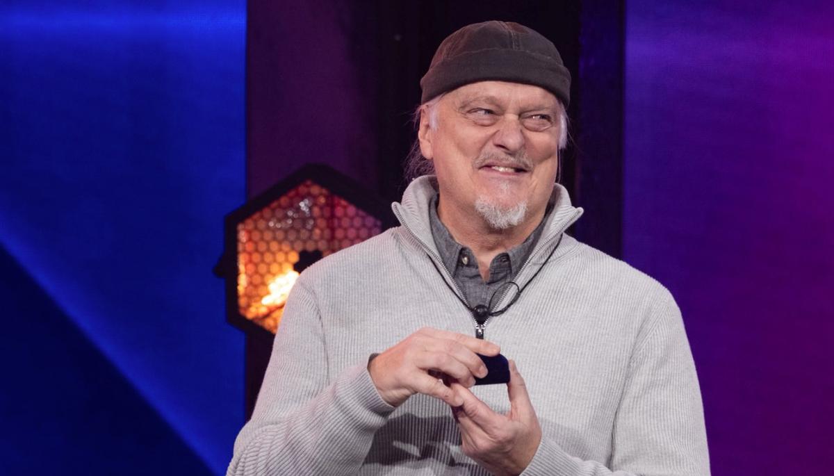 Normand D'Amour fait une demande de mariage à Big Brother