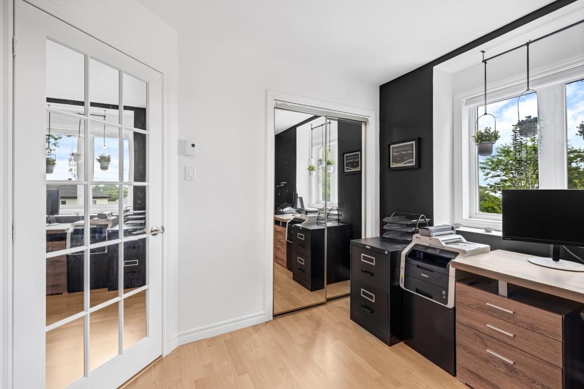 Autre angle du bureau
