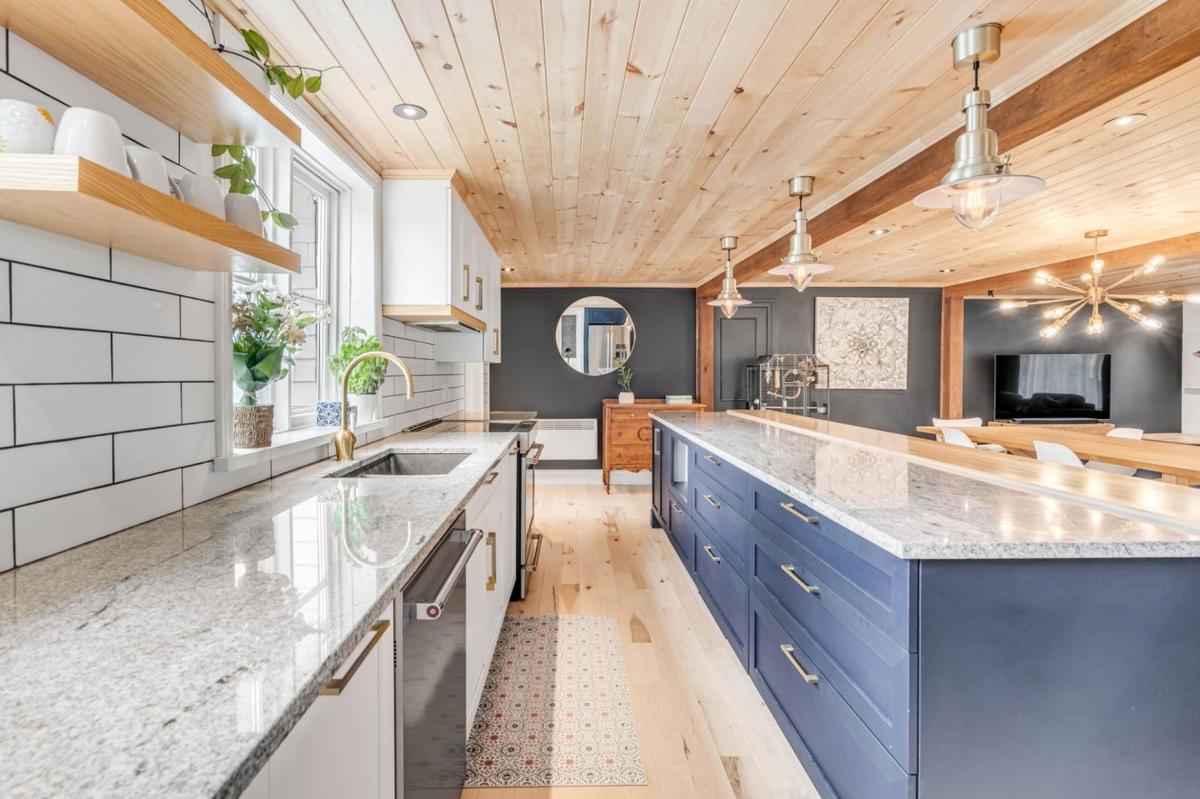 La cuisine avec son grand îlot central