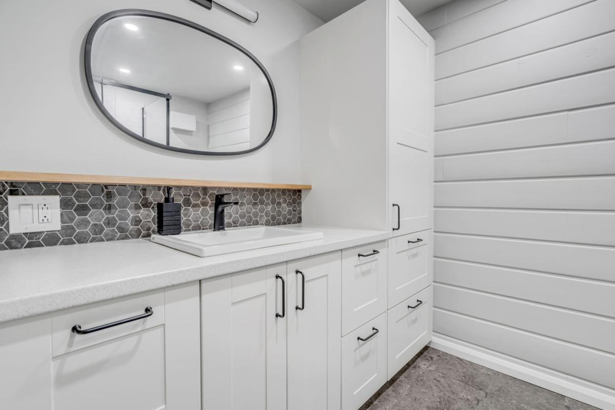 Détail de la salle de bain inférieure
