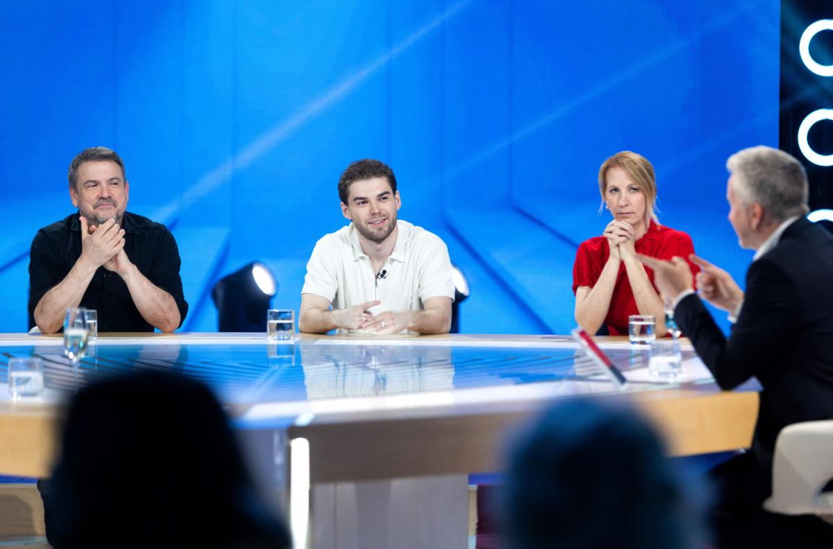 Claude Legault, Thomas Delorme, Mélanie Maynard et André Robitaille à Les enfants de la télé