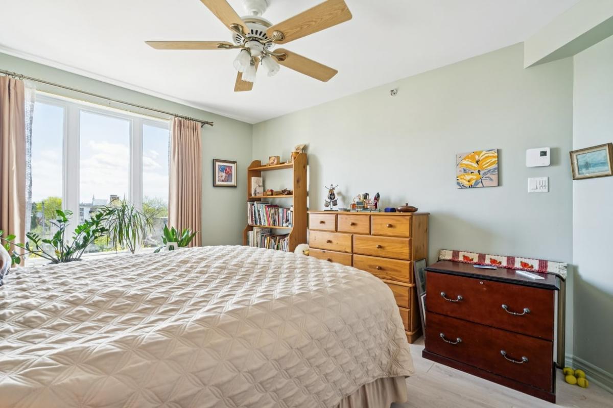 Autre angle de la chambre principale