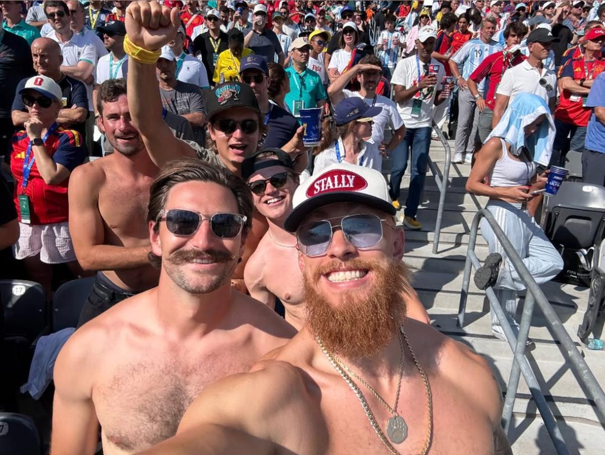 Cole Caufield et plusieurs autres joueurs