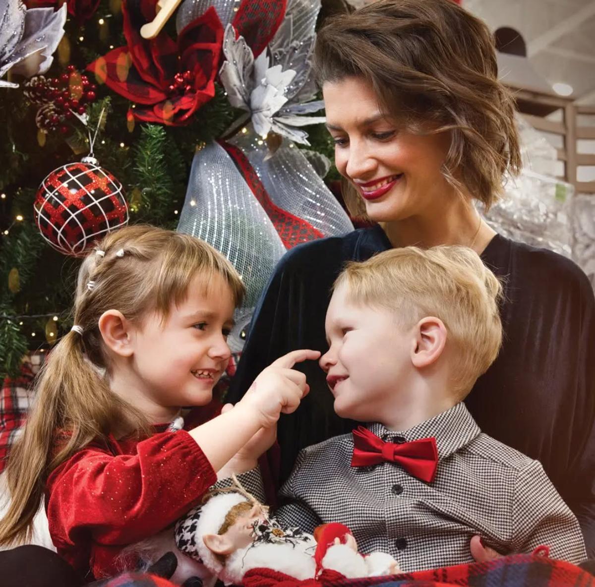 Geneviève Guilbault et ses deux enfants