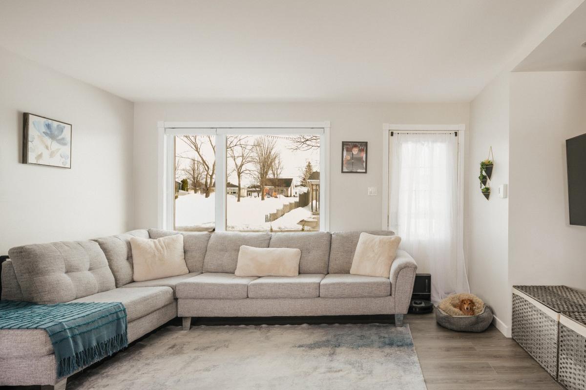 Lumineuse et solide : une maison de plain-pied à quatre chambres dans le calme d'Alma au Saguenay