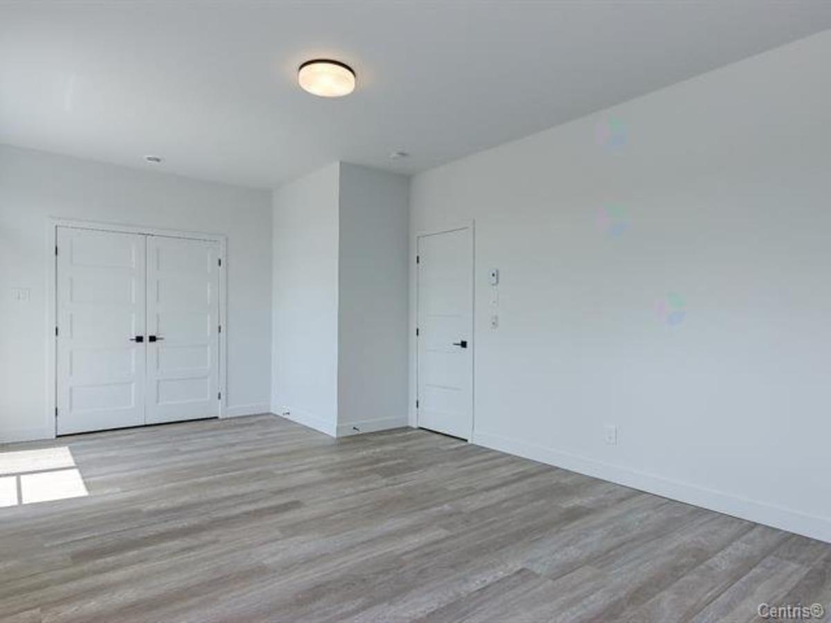 Autre angle de la chambre principale