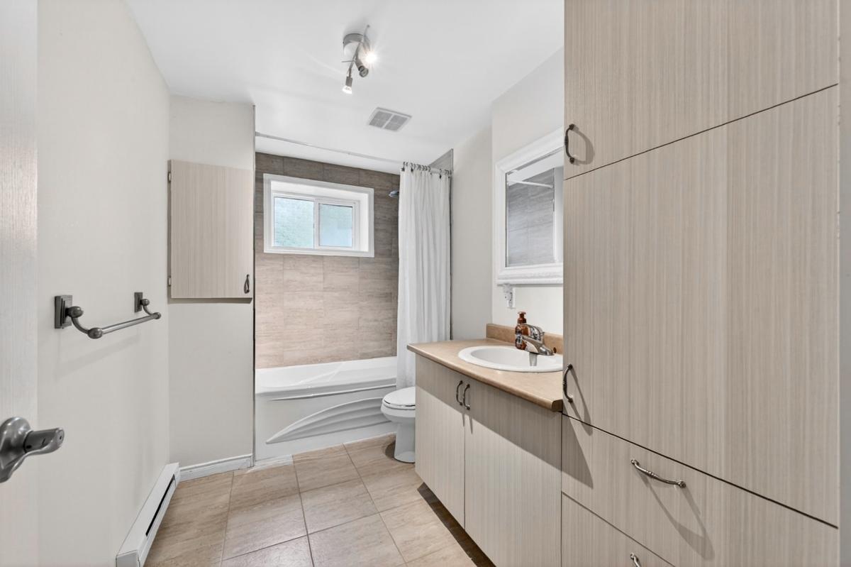 Salle de bain au sous-sol