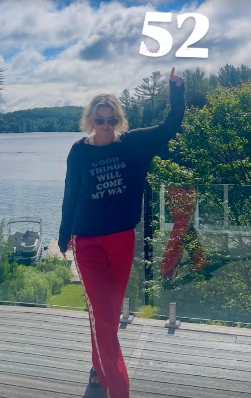 Caroline Néron célèbre ses 52 ans.