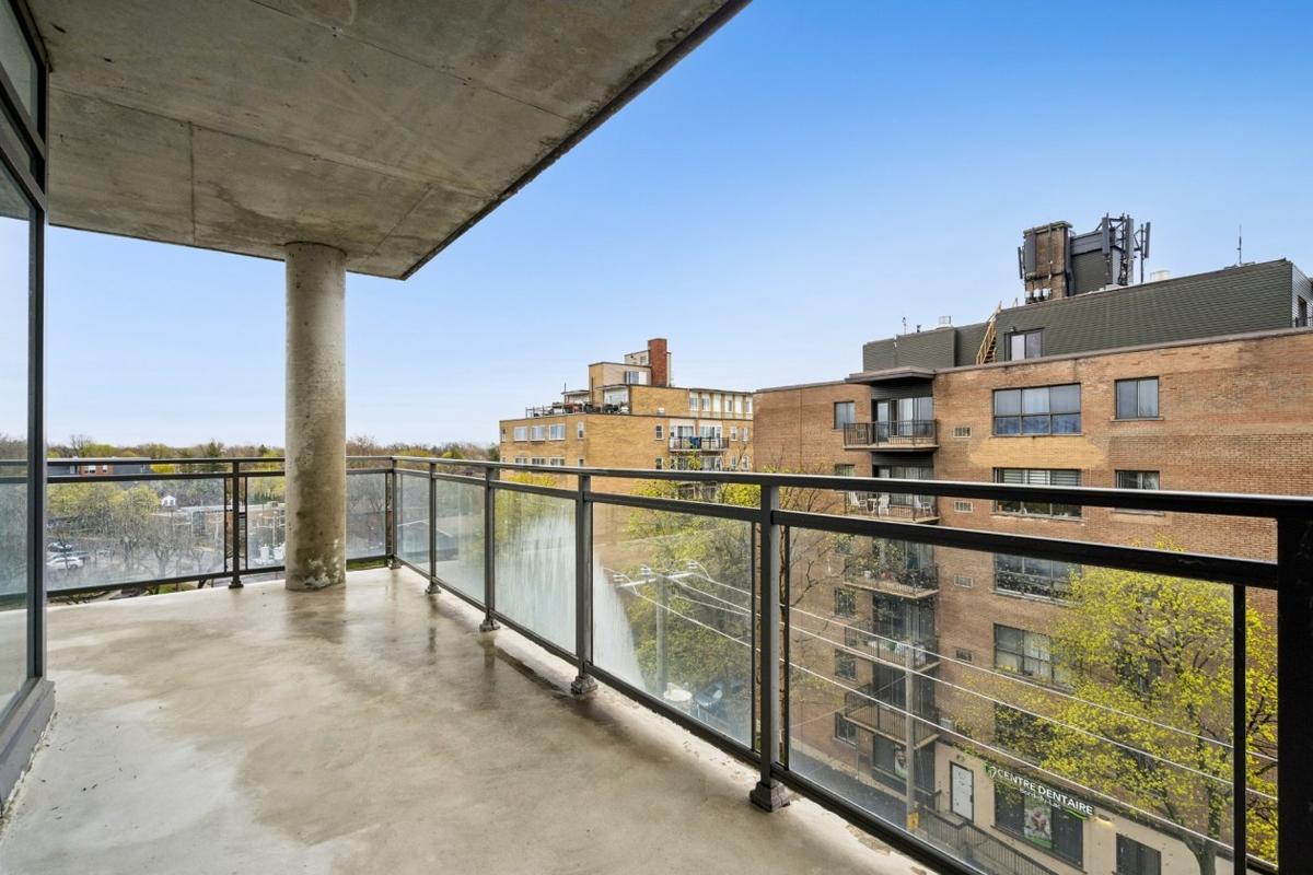 Balcon avec vue sur l'eau