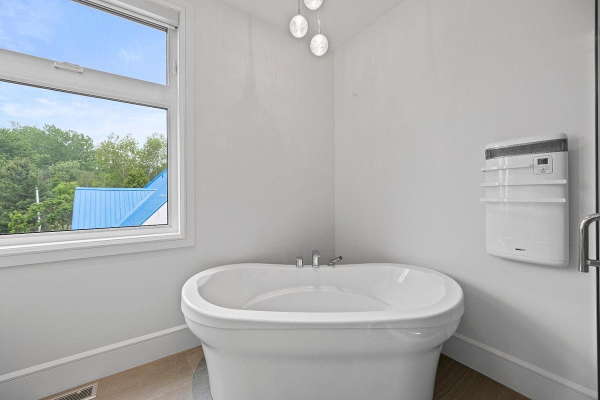 Douche vitrée de l'étage