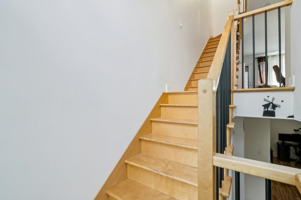 Escalier menant aux étages