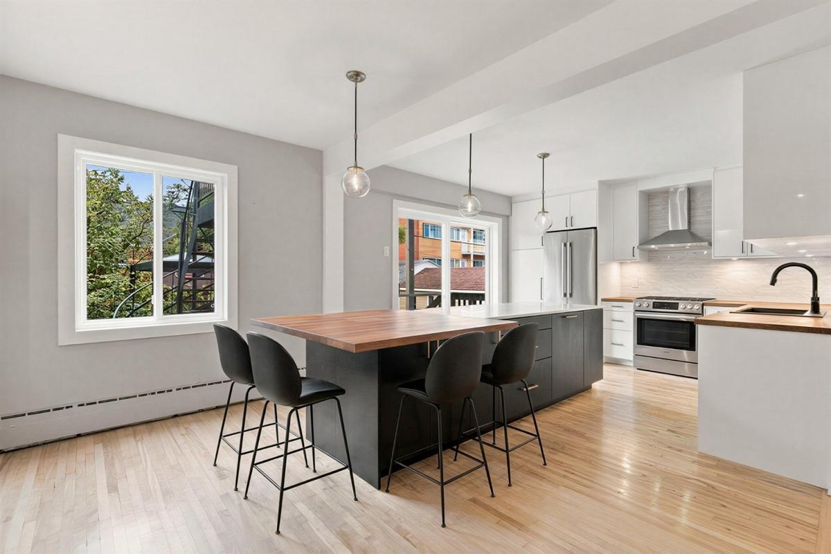 Ingrid Falaise met en vente son superbe duplex rénové au cœur du Nouveau-Rosemont