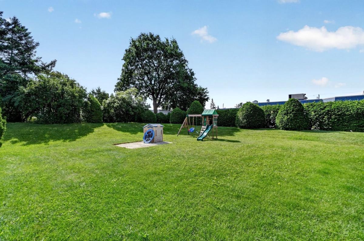 Vue extérieure et accès au rez-de-jardin