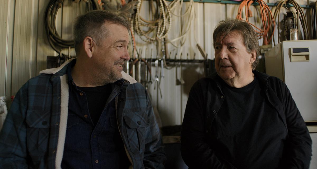 Claude Legault et Rémy Girard dans 125 rue des Malaises