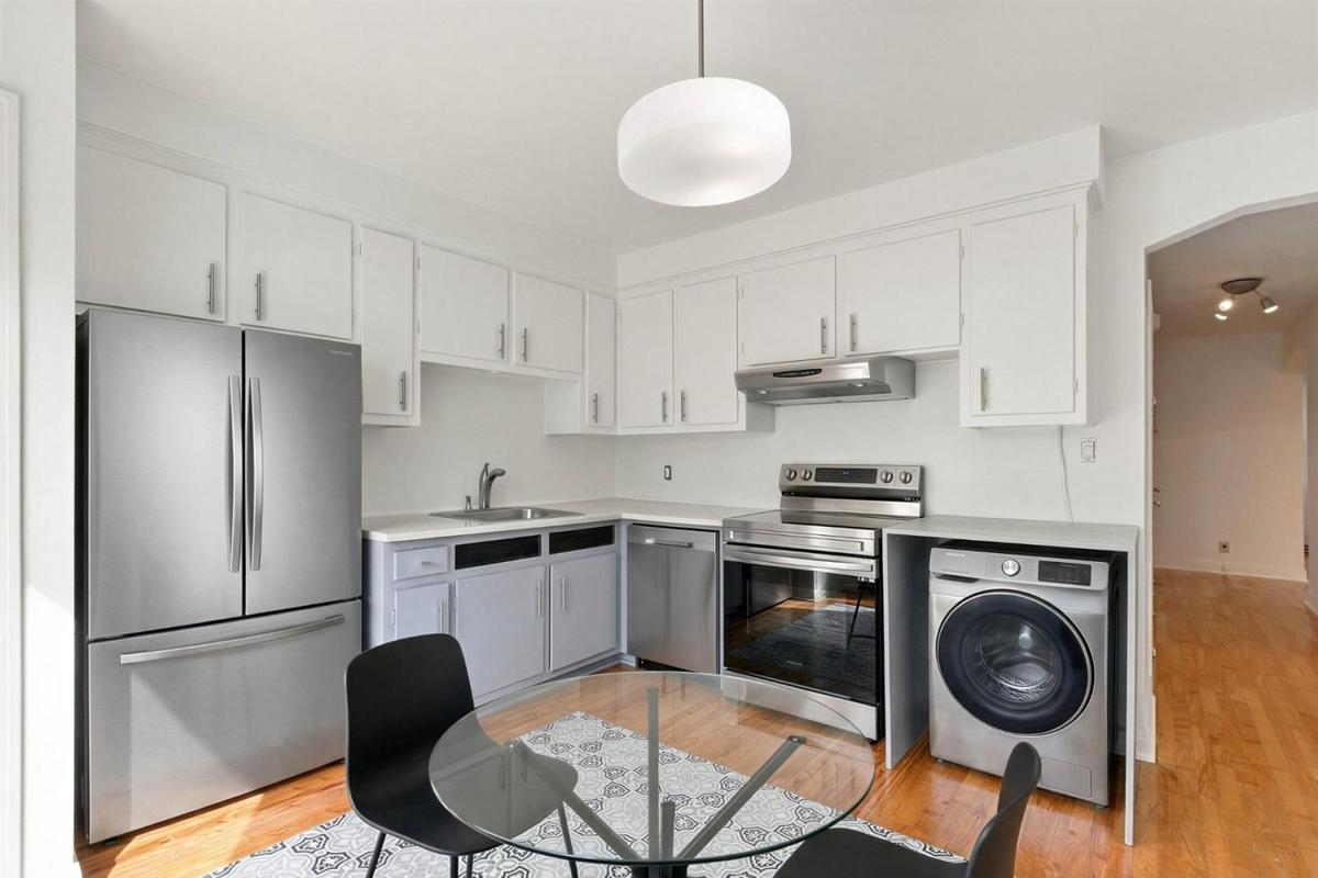 Ingrid Falaise met en vente son superbe duplex rénové au cœur du Nouveau-Rosemont