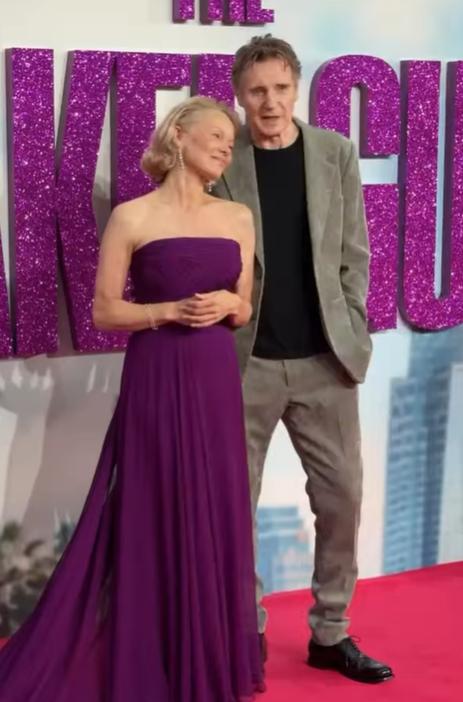 Pamela Anderson et Liam Neeson