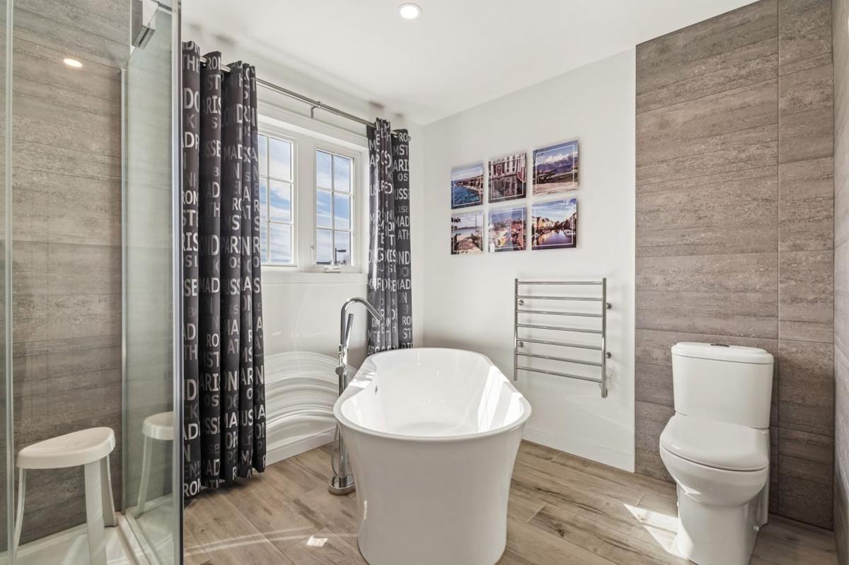 Autre vue de la salle de bain