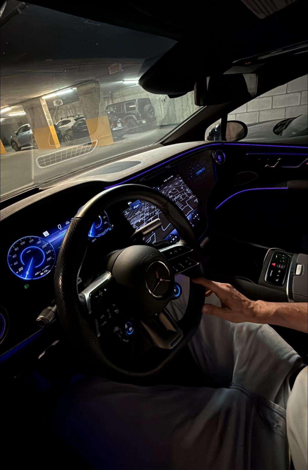 Olivier Primeau au volant de sa nouvelle Mercedes EQS AMG