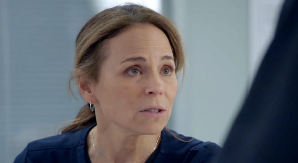 Suzanne Clément dans son rôle d'Emmanuelle St-Cyr dans STAT