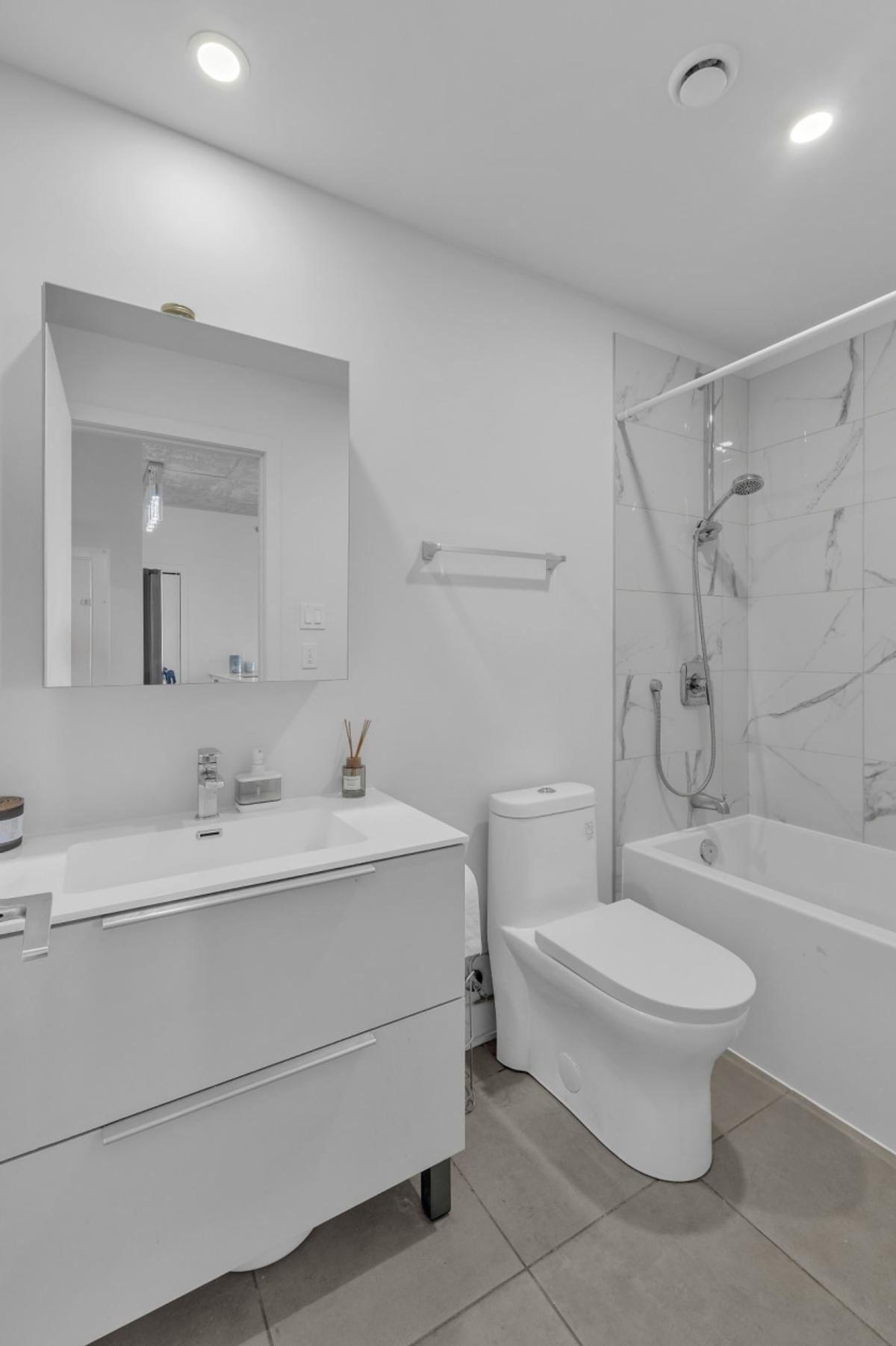 Salle de bain contemporaine