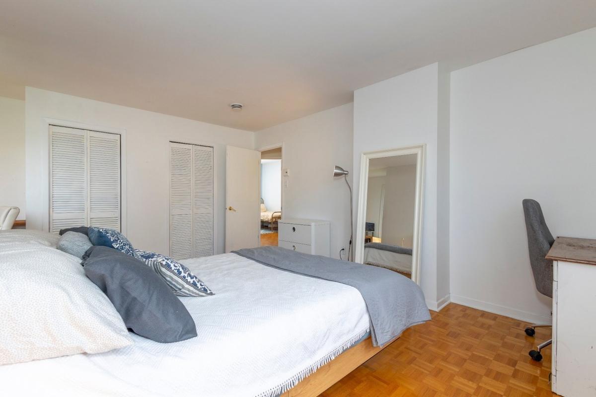 La lumière dans la chambre principale