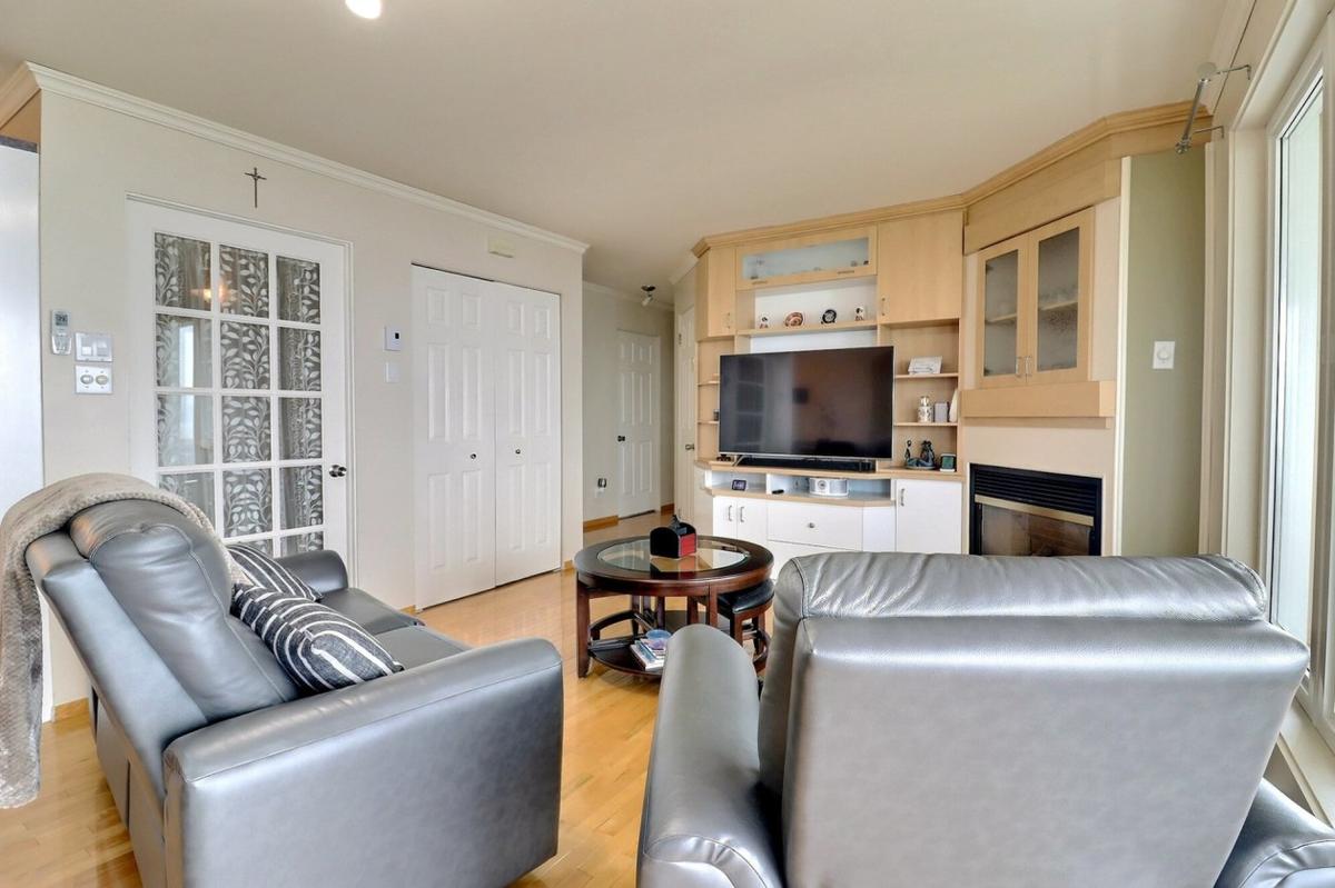 Salon du logement à l'étage