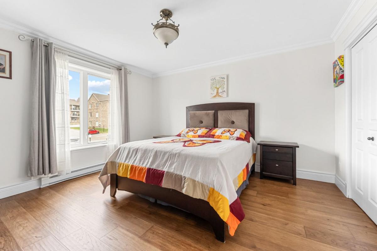 Chambre principale lumineuse