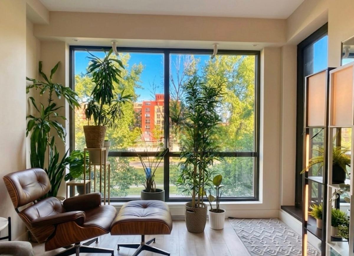 Grand balcon avec vue sur le canal