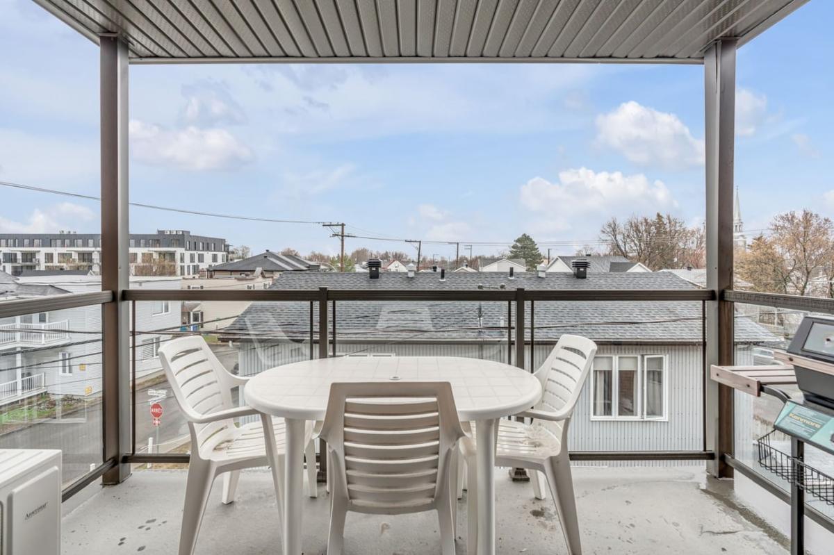 Grande terrasse orientée vers l'est