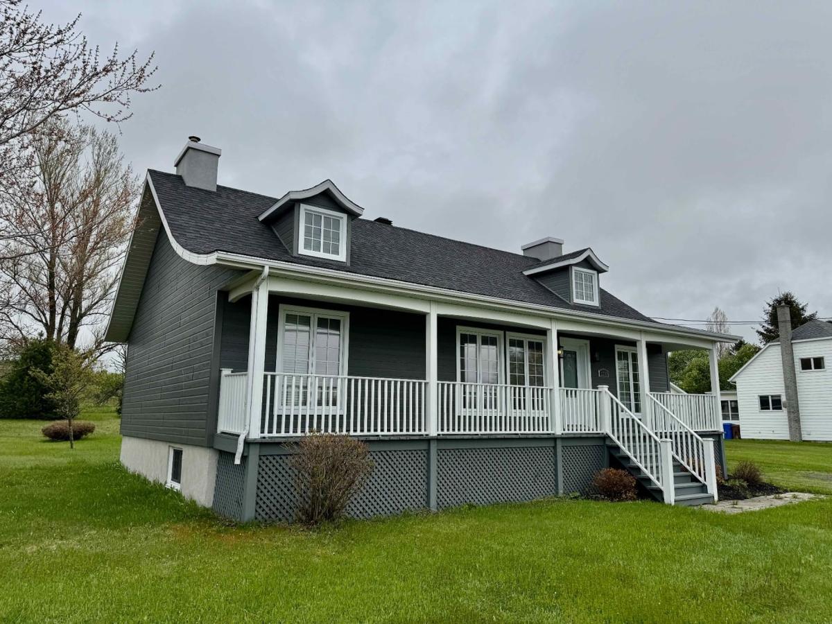 Façade du bungalow sur la route 132