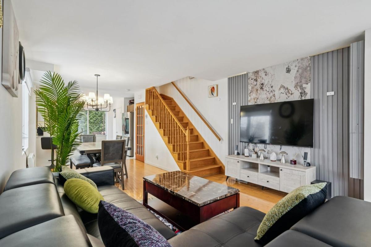 Lumineuse et bien pensée : une maison de coin à Saint-Constant où chaque pied carré compte vraiment