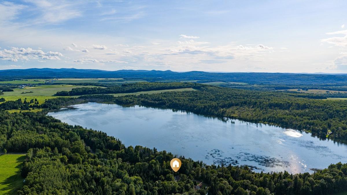 Vue aérienne élargie du secteur
