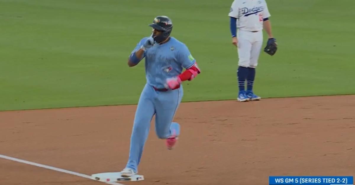 Vladimir Guerrero Jr rounding 3rd base